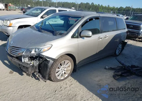 2015 Toyota Sienna Limited Premium 7 Passenger z USA, uszkodzony, nr VIN 5TDYK3DC0FS632909